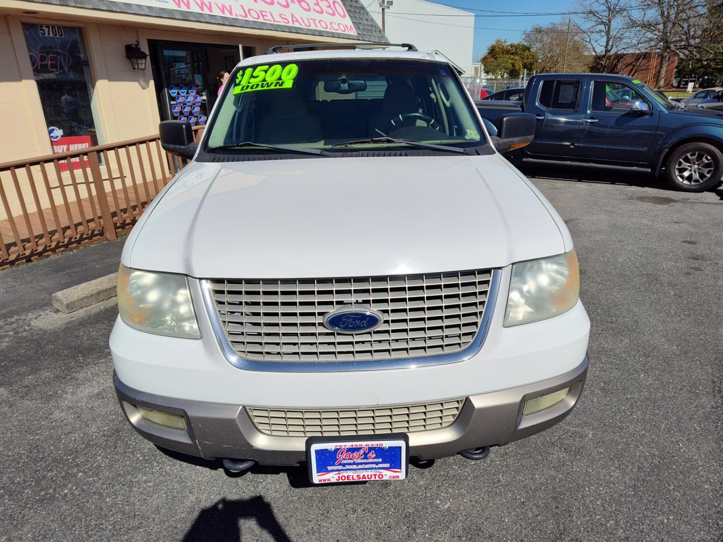 2003 White Ford Expedition Eddie Bauer 4WD (1FMPU18LX3L) with an 5.4L V8 SOHC 16V engine, 4-Speed Automatic Overdrive transmission, located at 5700 Curlew Drive, Norfolk, VA, 23502, (757) 455-6330, 36.841885, -76.209412 - Photo#3